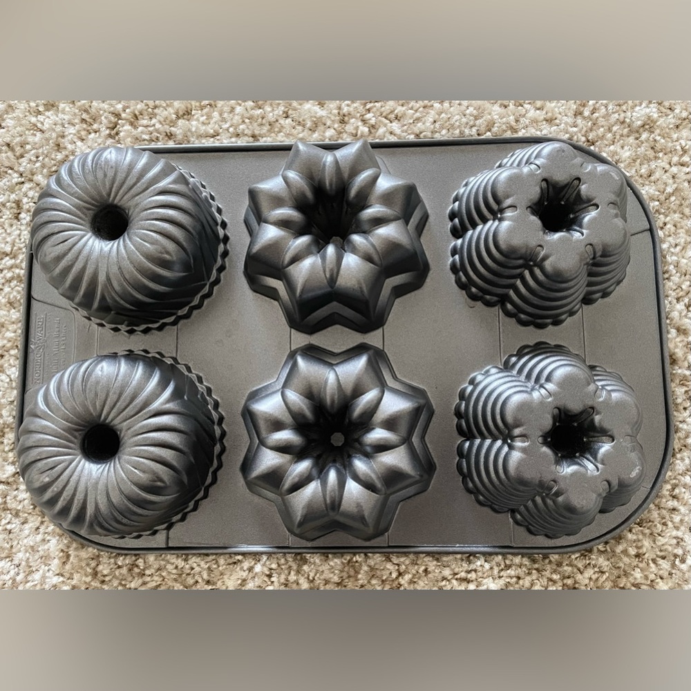 Nordic Ware multi mini Bundt
